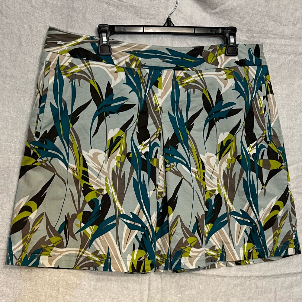 Liz Golf skort - tropical blue and green print
size 16